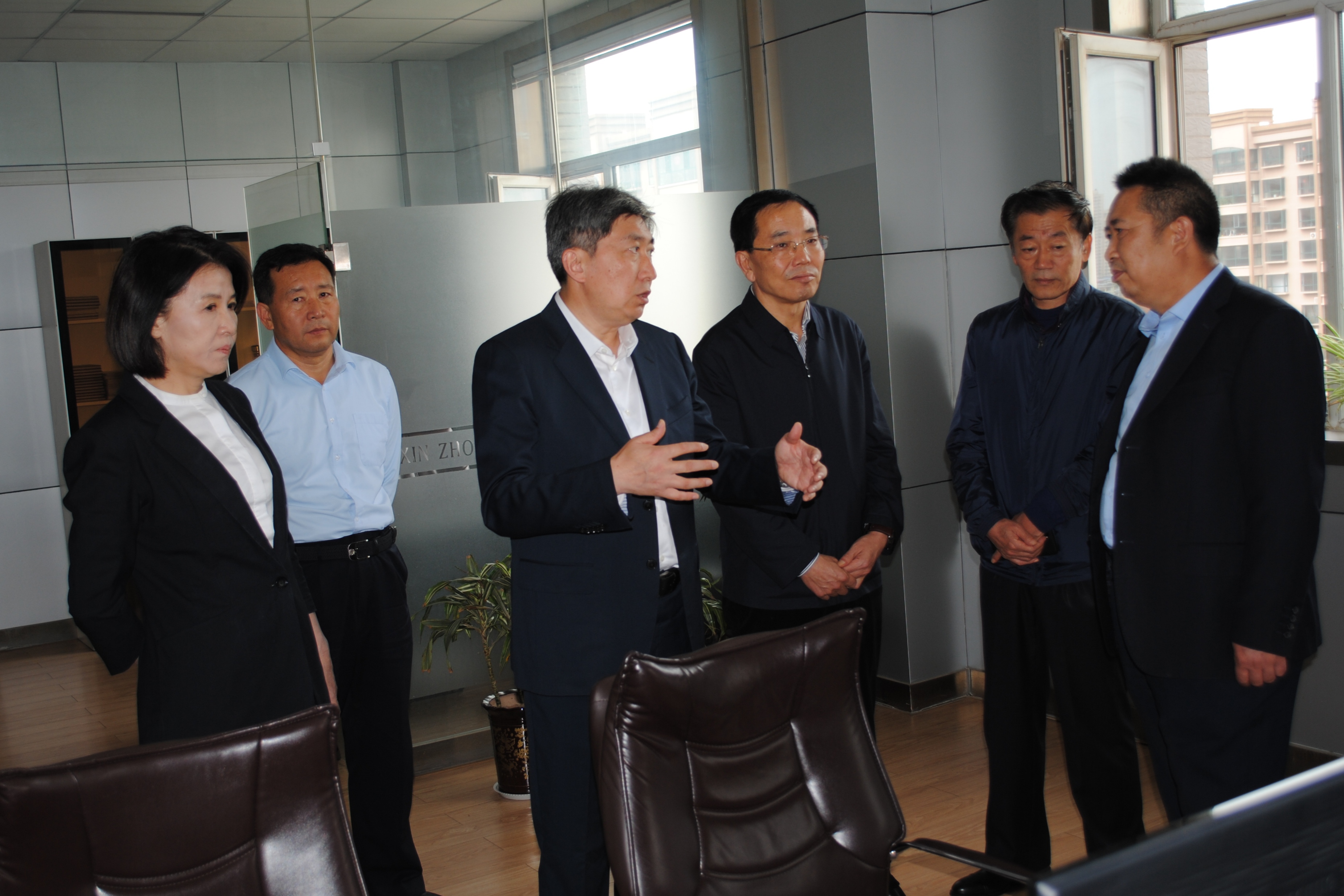 忻州市委副書記、市長朱曉東檢查國慶、中秋長假供水安全生產(chǎn)工作.jpg